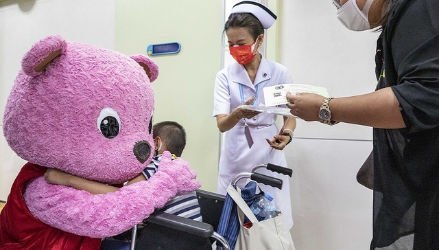 奥密克戎新的变异分支BQ.1和XBB来袭，金冬雁：重复感染的发生率很低