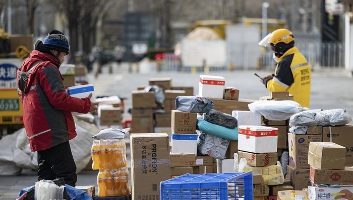春节继续不打烊，快递小哥够吗?