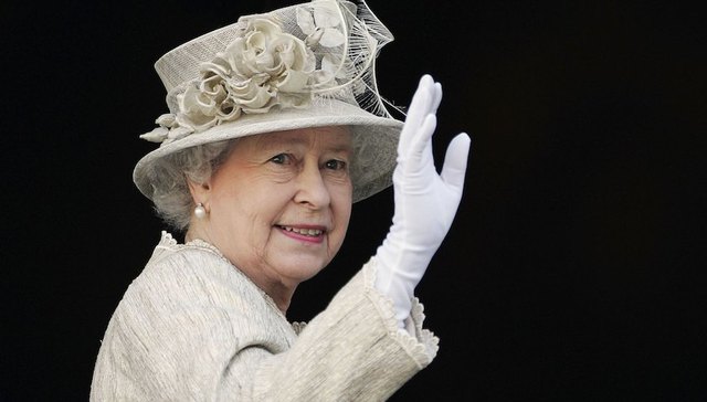 伊丽莎白二世,安倍晋三,戈尔巴乔夫