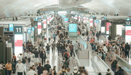 与内地通关提上进程，连续三天新增病例突破两万的香港如何防止医疗资源挤兑？