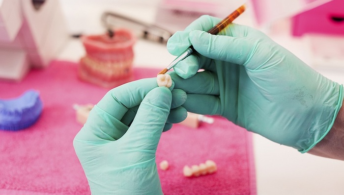 种植牙集采明年1月启动，最高价2380元/套