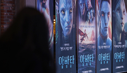 不好看也不好笑，怀旧风吹过静谧之地 | 2022年流行文化盘点