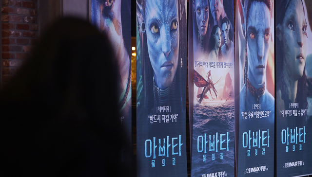 不好看也不好笑，怀旧风吹过静谧之地 | 2022年流行文化盘点