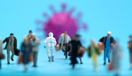 我們?cè)诜揽匾痪€：抗疫三年，壓力在下沉｜年終特稿