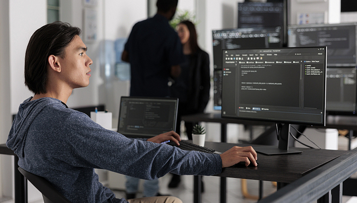 互联网行业算法开发工程师年薪超60万，跳槽就降薪