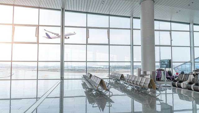 国内机票燃油费降幅超3成，春运出行更便宜了