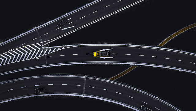 传统经销商面对压货寒流，直播赛道略拥挤，2023年酒业渠道回暖｜界面预言家㉔