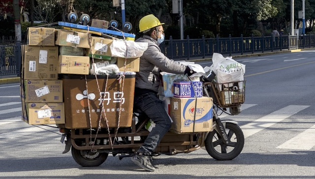 上海出台稳岗留工政策措施，8万多快递员受益