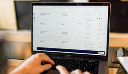 2022年SaaS冰火两重天：有人裁员亏损，有人逆势增长