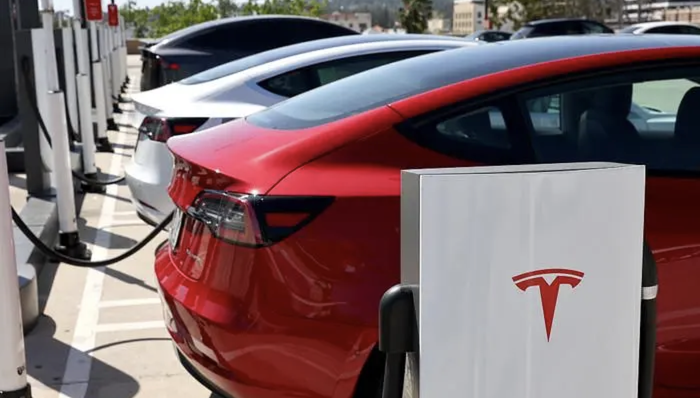 闪电快讯 | 特斯拉两款新车正式入华 Model 3/ Y刷新历史最低价