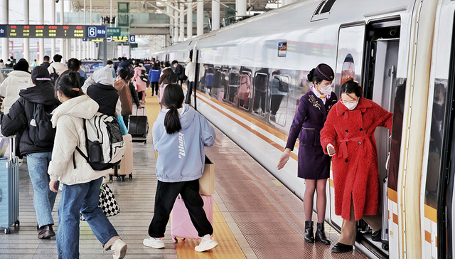 2023春运大幕正式开启，今日630万人坐火车回家