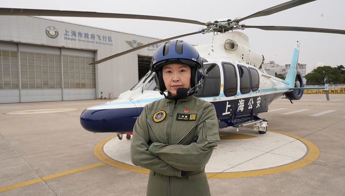 闪光青年，上海市公安局警务航空队,女飞行员,上海团市委