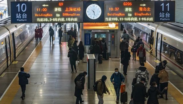 春运,实拍,琵琶演奏,广州南站,复兴号,零距离,流动中国,人民铁道,驾驶疲劳,中国速度中国红