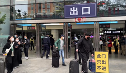 首批深港通关者亲述：摸黑起床洗漱，奔往缺席两年的春节团圆