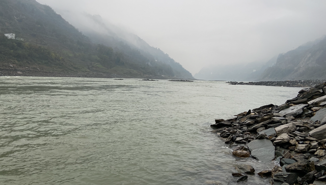 【专访】袁凌：喝着汉江水写汉江，非虚构不是心灵膏药