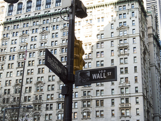 美国经济拉响最强“衰退警报”：美债收益率曲线倒挂程度创40年之最