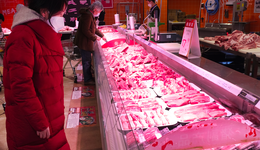 春节前夕猪肉价格持续下跌，发改委拉响三级预警