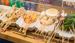 凌晨三点，餐饮人忙着“抄底”