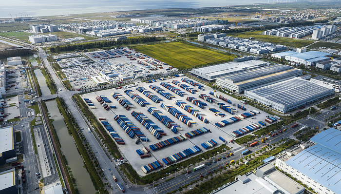 自主品牌2022全年销量：比亚迪超一汽大众成中国市场销冠，其余四家新能源渗透率均低于市场整体