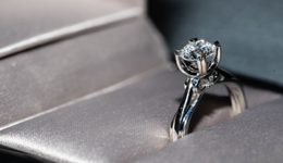 迎娶李湘的“鉆石大佬”，遭遇大敗局