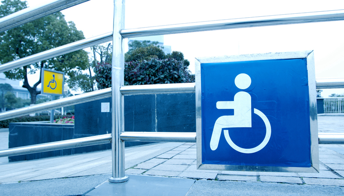 无障碍环境,条例,公交站台,上海两会,政协委员,提案