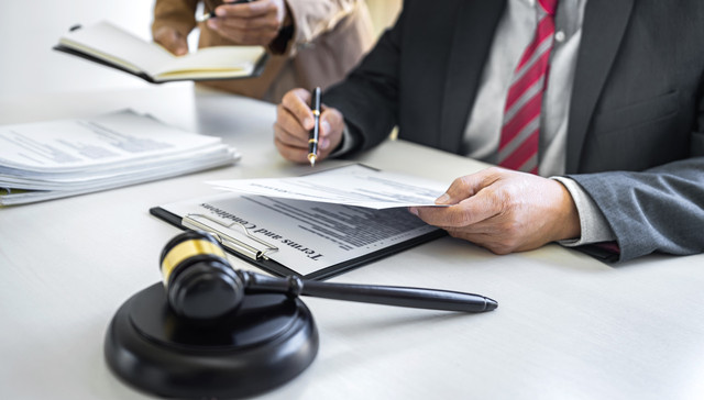 中国保险保障基金公司风险处置与法律事务部原总监符飞被“双开”：涉嫌受贿犯罪和滥用职权犯罪