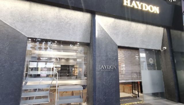 一年前还是创业明星的美妆集合店，正在经历大溃败