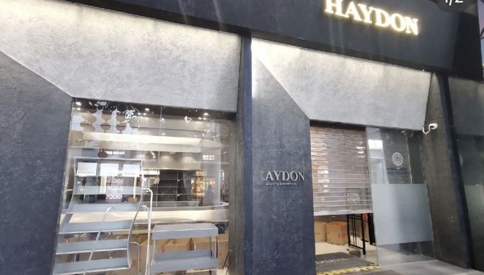 一年前还是创业明星的美妆集合店，正在经历大溃败