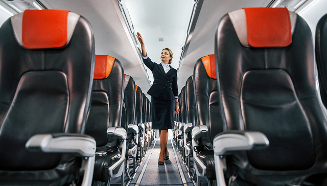 多家航司重启招聘：空姐空少最抢手，有公司开出33万年薪