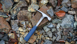 发改委两度出手“打铁”，铁矿石期货价跌超4%