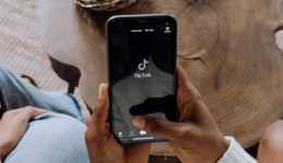 抖快社交，变道求生