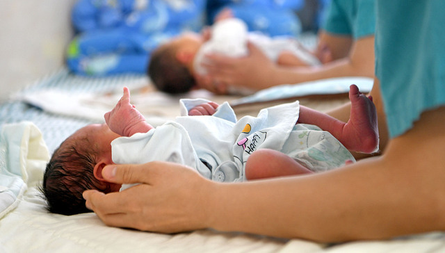 61年来首次！我们如何应对人口负增长？