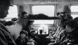 返乡途中，回望三十年前绿皮火车上的人们