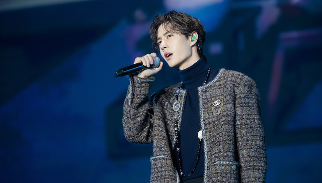 乐华坎坷圆梦“艺人管理第一股”，募资砍半后上市首日大涨48%