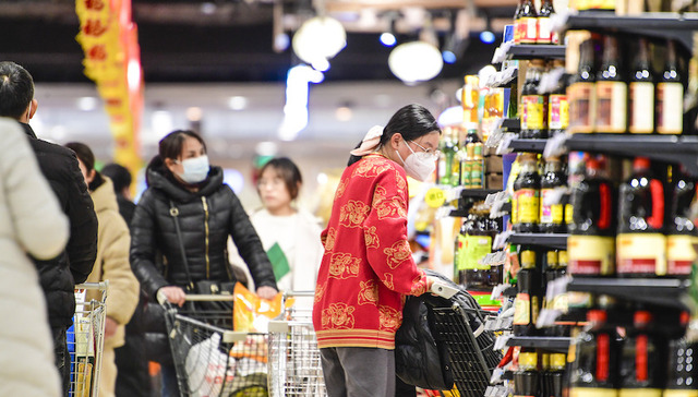 居民超额储蓄源自何方，能否转向消费？一点思考与政策建议