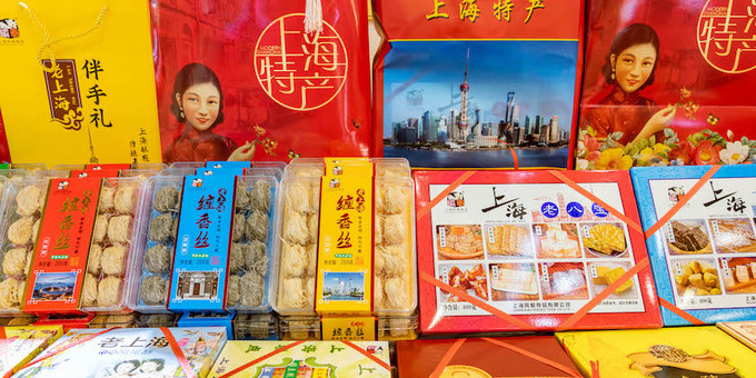 【图集】申城年味正浓，这些地方排起了买年货的长队