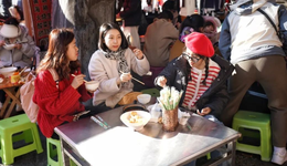 三年来“最特殊”的除夕，他们还是没回家过年