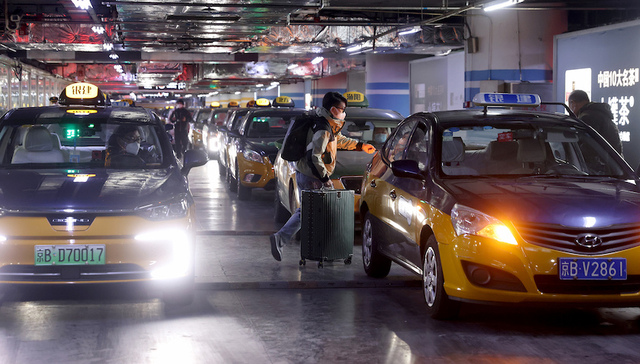 马亮：春节期间出租车应不应该加价？如何加价？