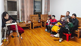 疫情后第一次回老家過年，我給家人拍下這張全家福丨回家故事2023④