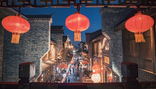 小城导游：春节热门景区每天人山人海，这一刻真的等太久了 | 在春天许一个愿望④