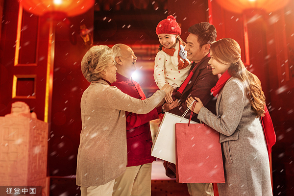 编辑部聊天室 | 热闹的和冷清的年都得过，回家的与离家的人都想家