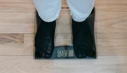 “春節(jié)不長胖”，掏空誰錢包？