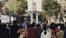 这座城，突然被寻访年味的游客挤爆了