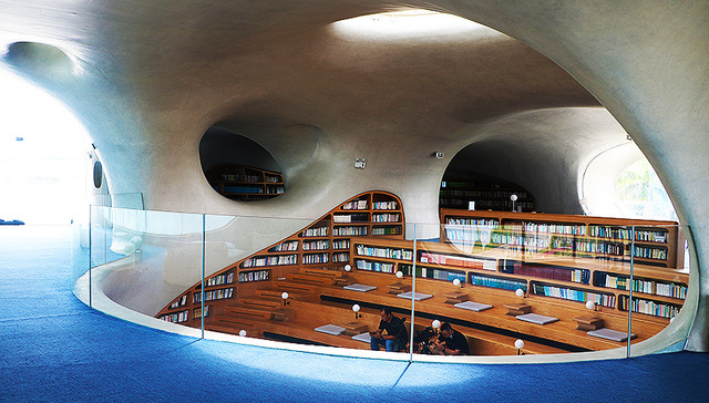 网红图书馆，公共空间阅读，城市公共空间