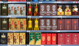 白酒组团“霸屏”春节档，高端酒如何抢占品牌高地？