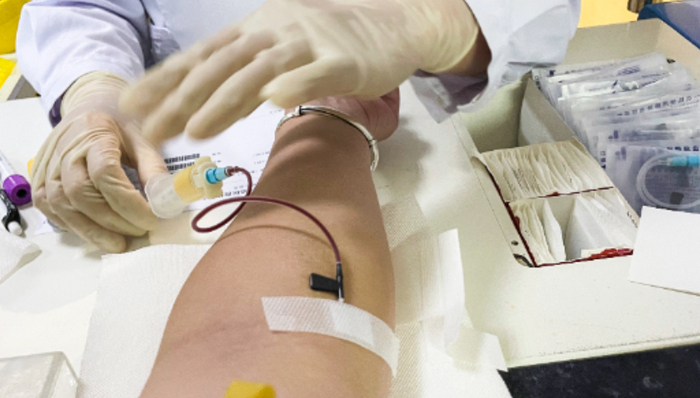 医院耗材，大手笔套现，资金占用，代减持