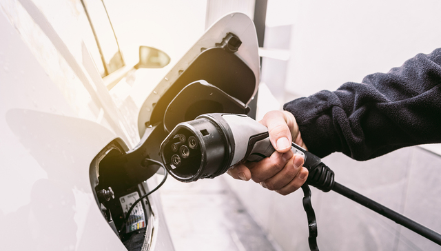 研究 | 不同国家冬季汽车补能支出对比：中国电动车充电最便宜，德国开燃油车更省钱