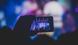 李佳琦連涂6小時口紅，羅永浩背新粉KPI，辛巴扭秧歌…...2023年大主播開卷