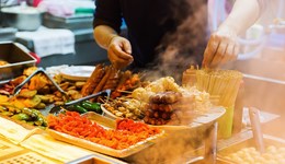 北京明確：商業(yè)外擺不是擺“地?cái)們骸?，將制定?jīng)營(yíng)管理規(guī)則 | 春天經(jīng)濟(jì)日記