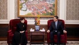 秉持“兩岸一家親”，更好深化滬臺(tái)經(jīng)貿(mào)往來(lái)！陳吉寧會(huì)見(jiàn)洪秀柱一行